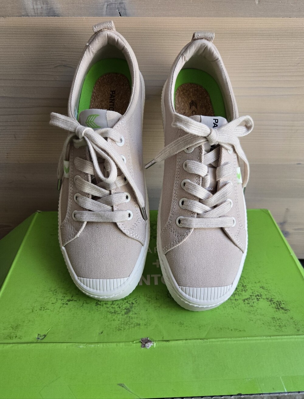 NWT Cariuma X Pantone OCA Low Canvas Sneakers in French Oak / Tan Beige 8.5 - Picture 3 of 7